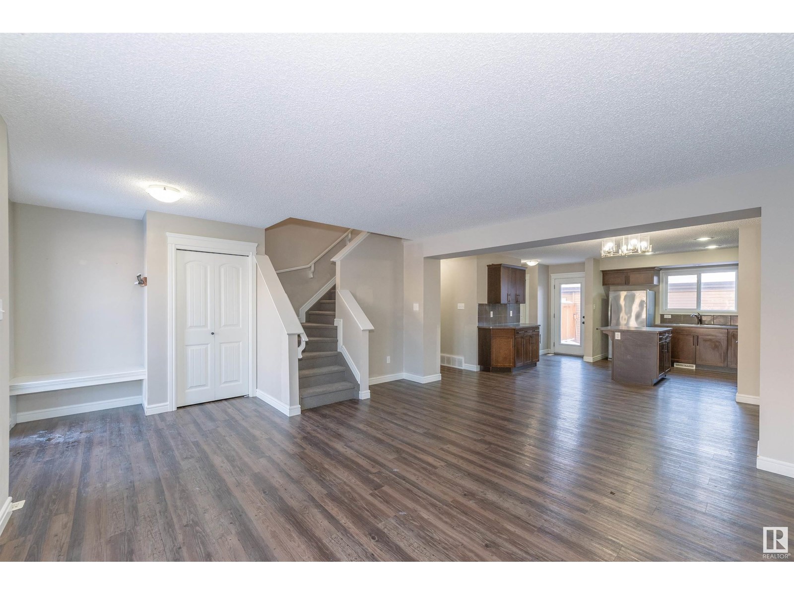 Photo 10 of 3081 Keswick Wy Sw, Edmonton AB