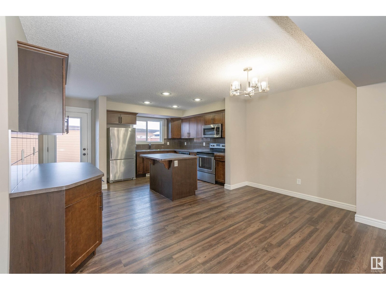 Photo 11 of 3081 Keswick Wy Sw, Edmonton AB
