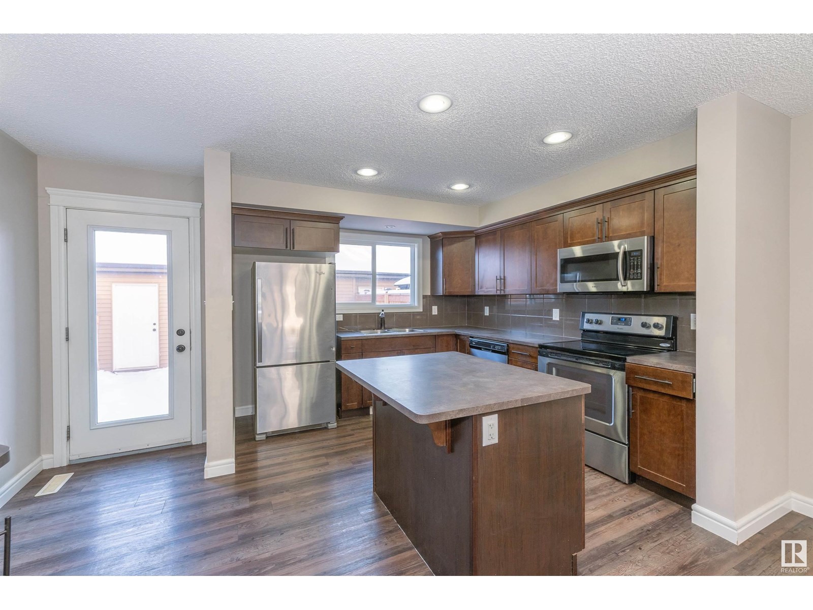 Photo 12 of 3081 Keswick Wy Sw, Edmonton AB