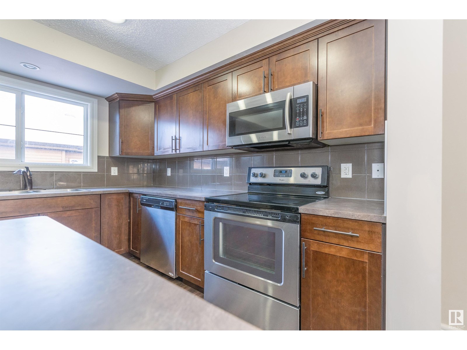 Photo 13 of 3081 Keswick Wy Sw, Edmonton AB