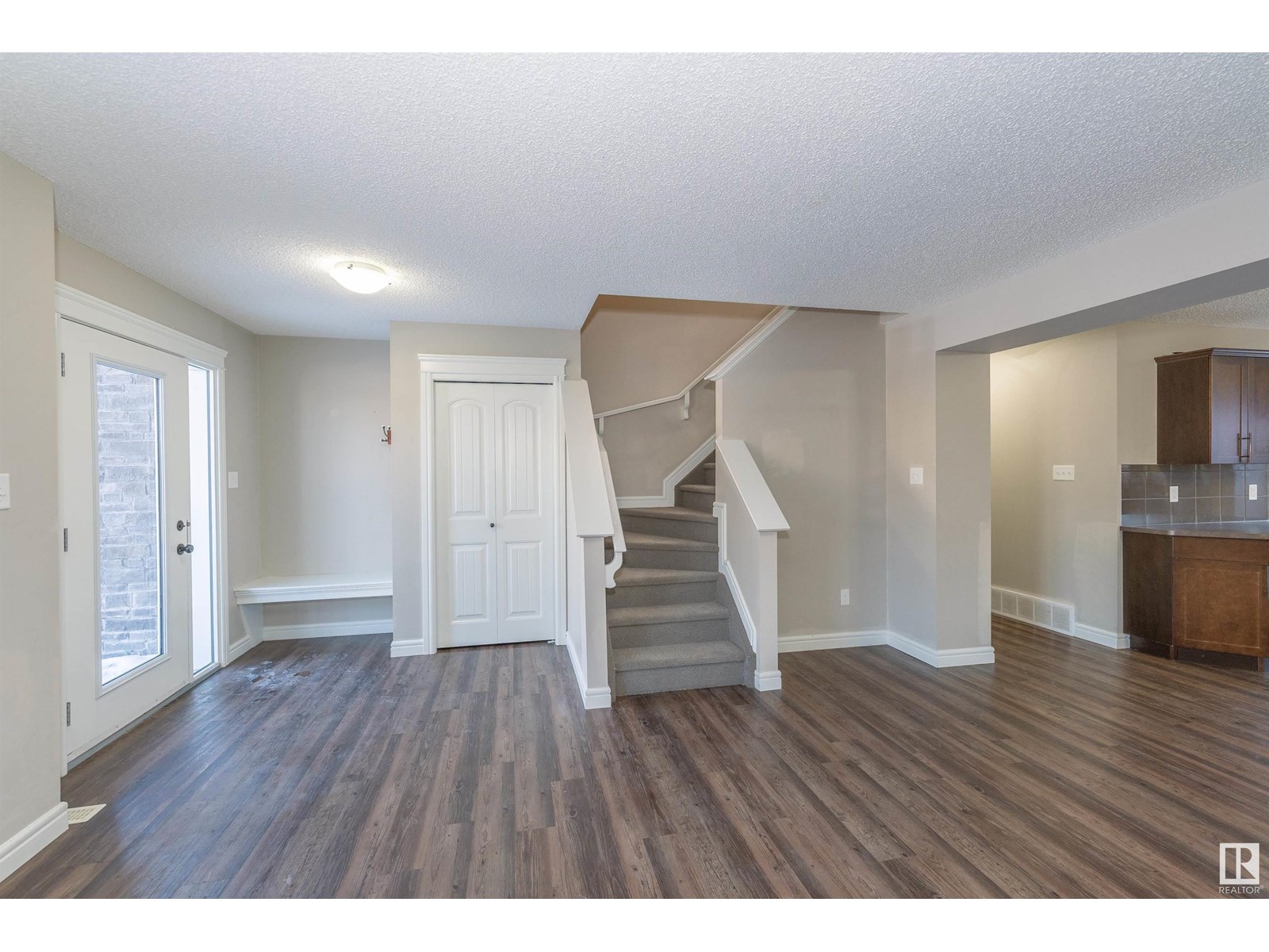 Photo 9 of 3081 Keswick Wy Sw, Edmonton AB