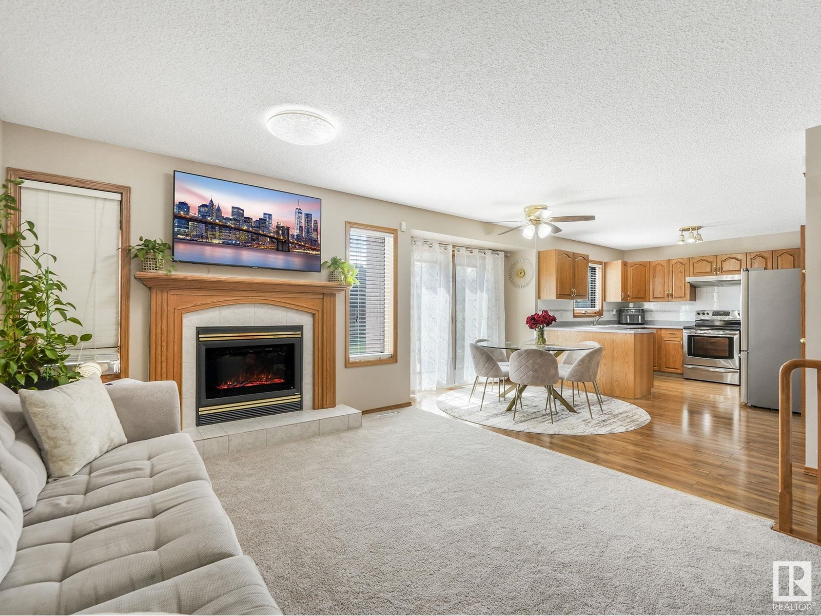 Photo 9 of 8515 157 Av Nw, Edmonton AB