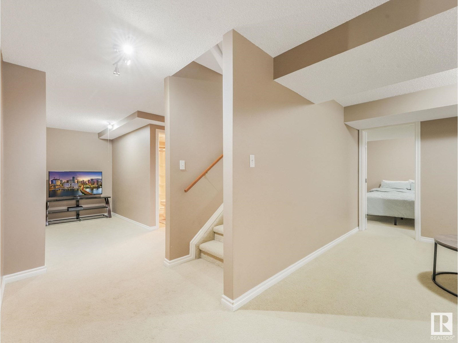 Photo 32 of 8515 157 Av Nw, Edmonton AB