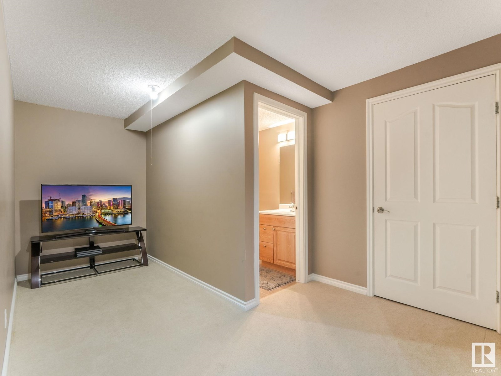 Photo 37 of 8515 157 Av Nw, Edmonton AB