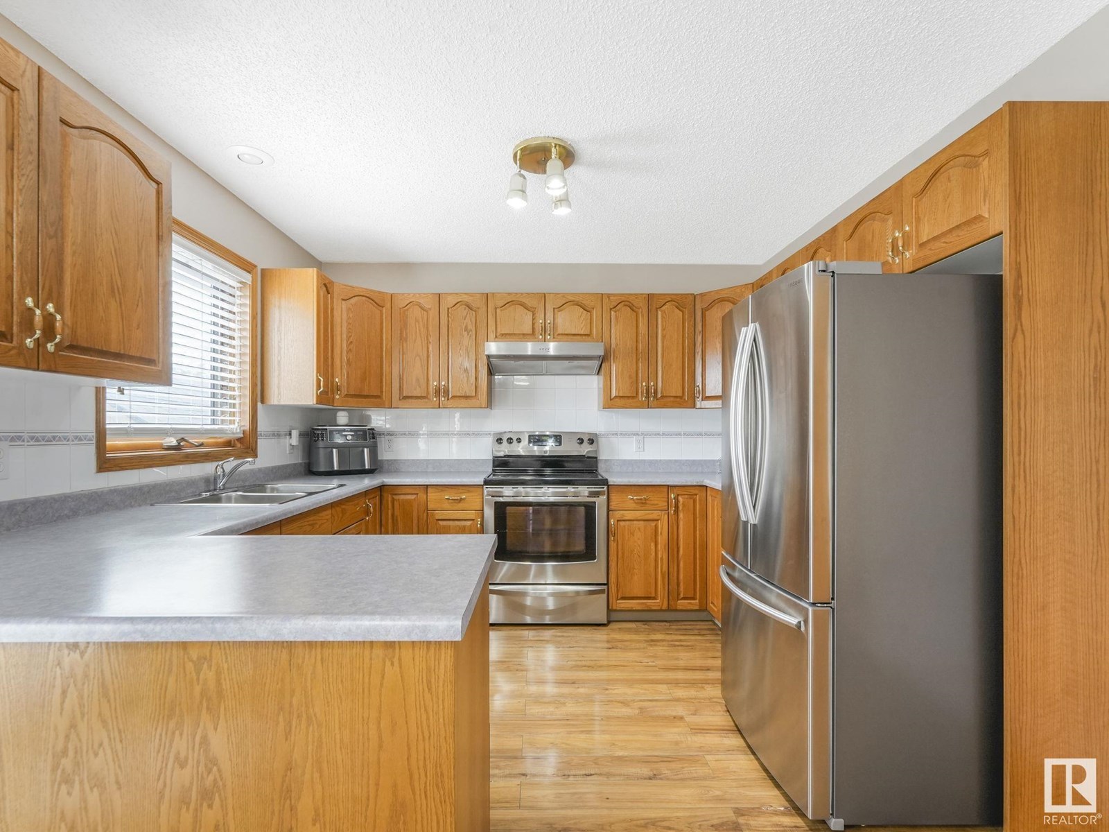 Photo 16 of 8515 157 Av Nw, Edmonton AB