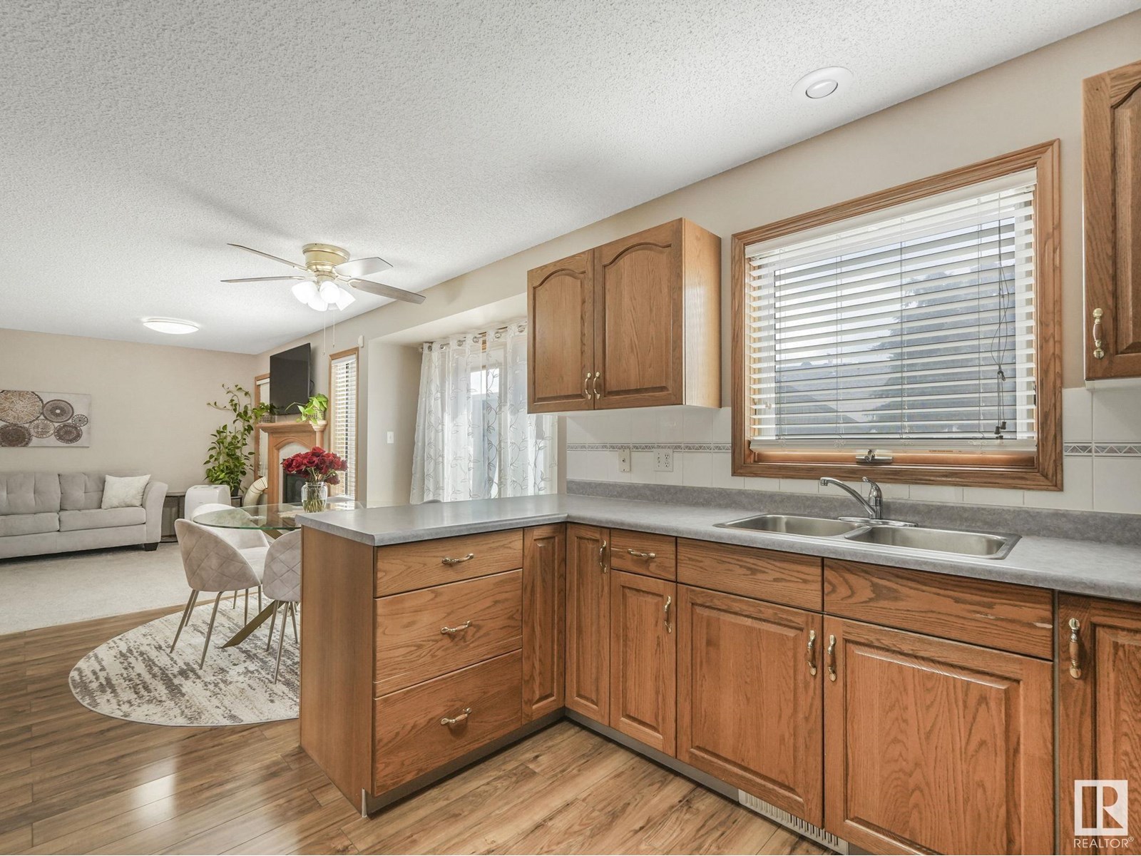 Photo 14 of 8515 157 Av Nw, Edmonton AB