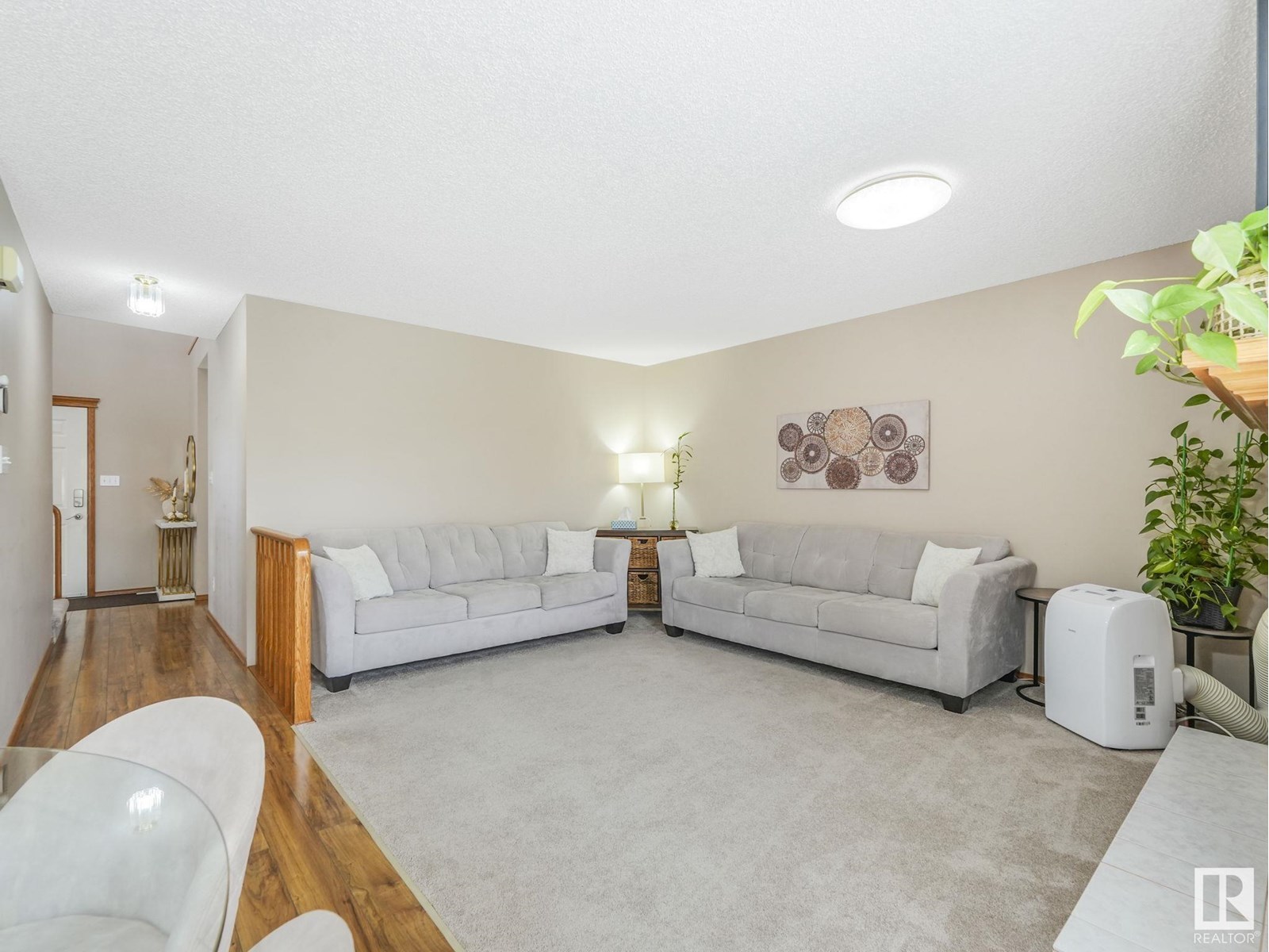 Photo 8 of 8515 157 Av Nw, Edmonton AB