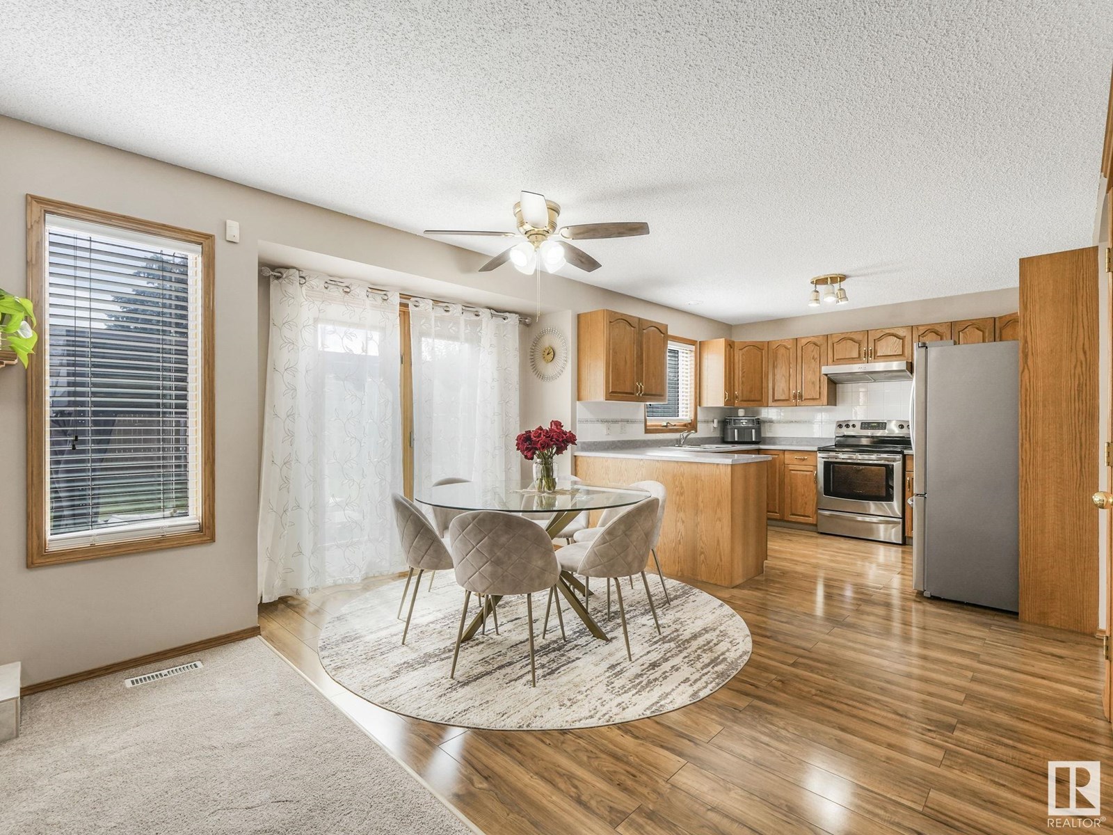 Photo 11 of 8515 157 Av Nw, Edmonton AB