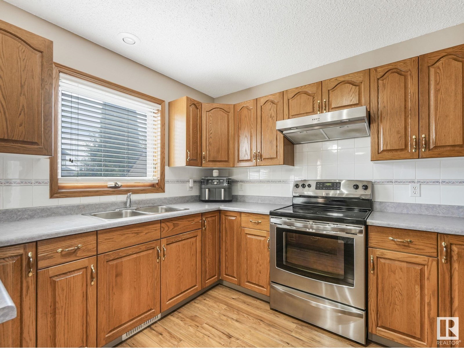Photo 13 of 8515 157 Av Nw, Edmonton AB