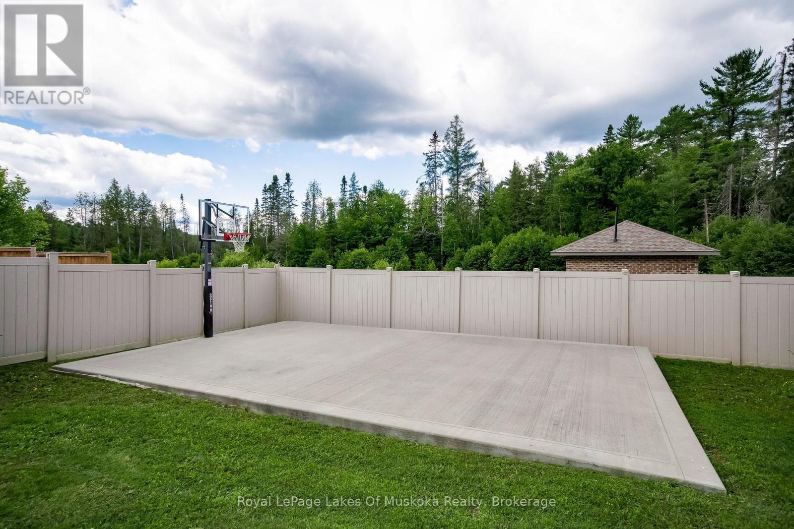 Photo 37 of 75 Selkirk Drive, Huntsville ON