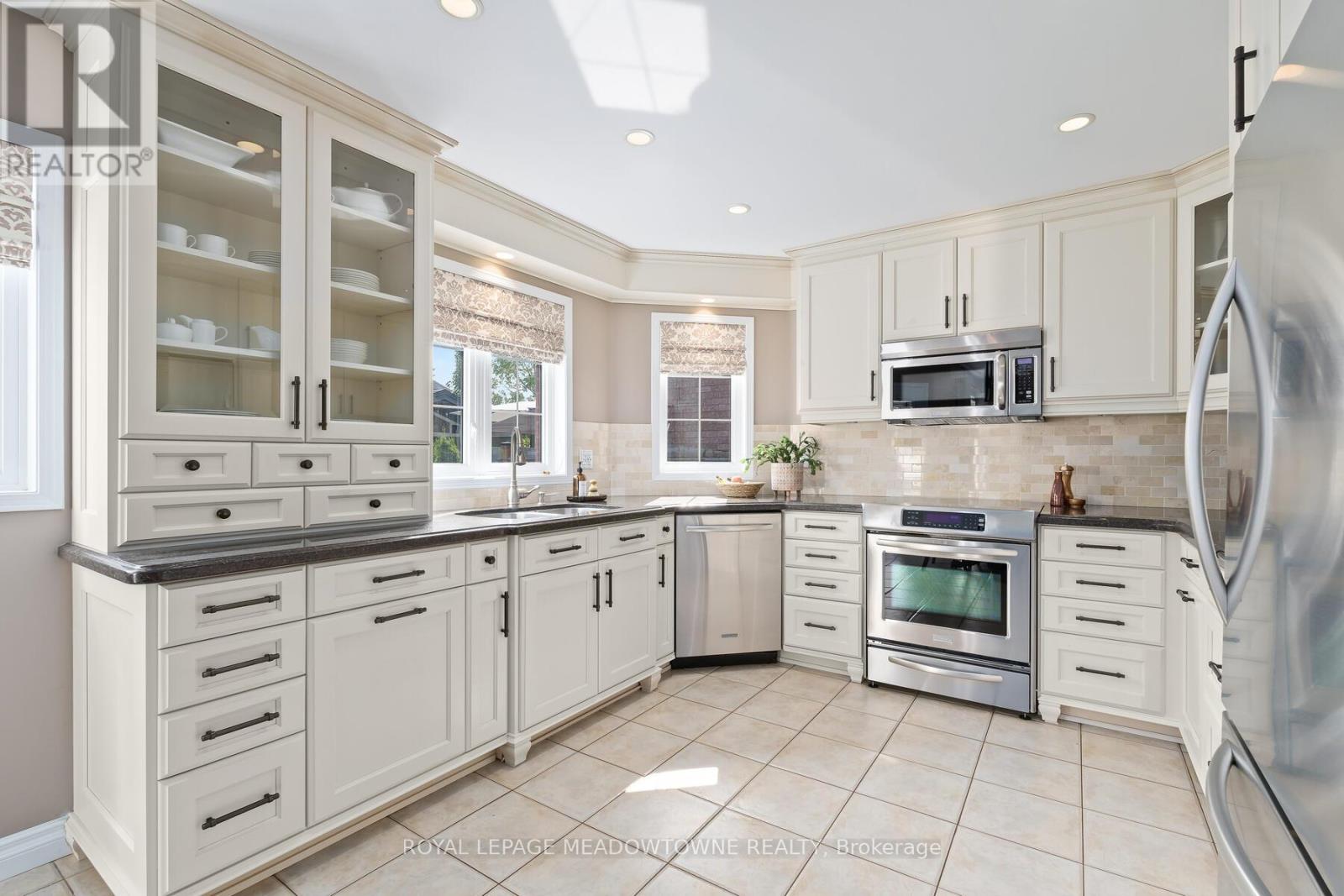 Photo 17 of 95 Standish Street, Halton Hills ON