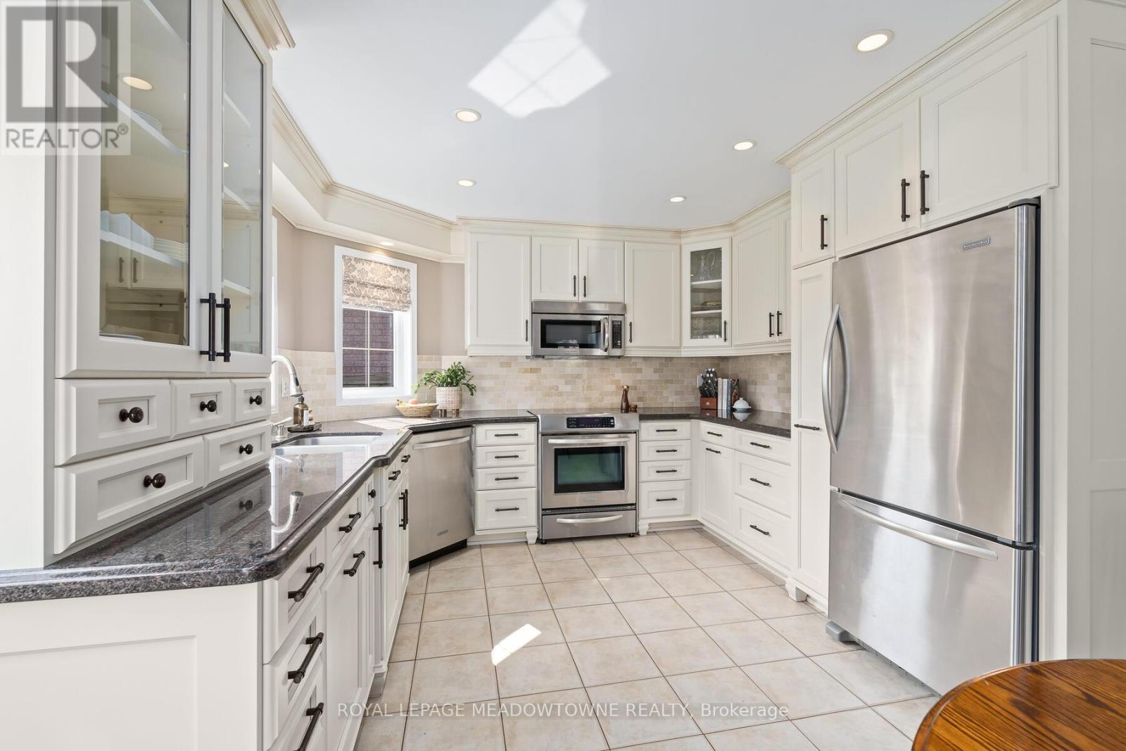 Photo 18 of 95 Standish Street, Halton Hills ON