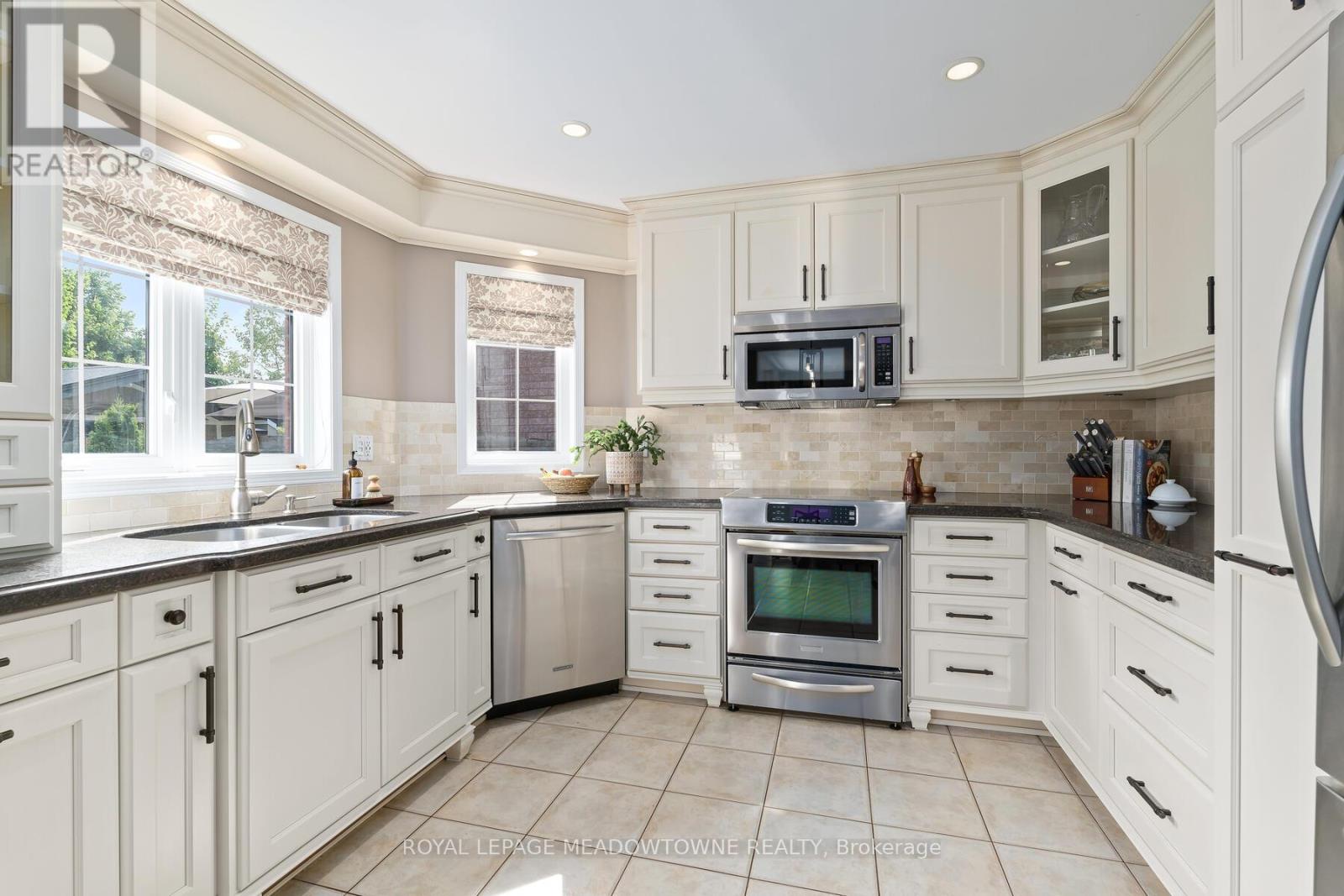 Photo 19 of 95 Standish Street, Halton Hills ON
