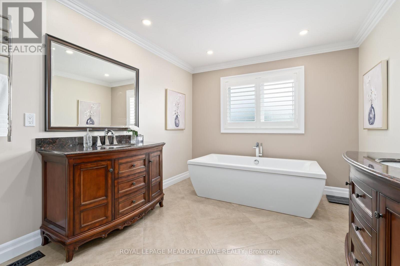 Photo 26 of 95 Standish Street, Halton Hills ON