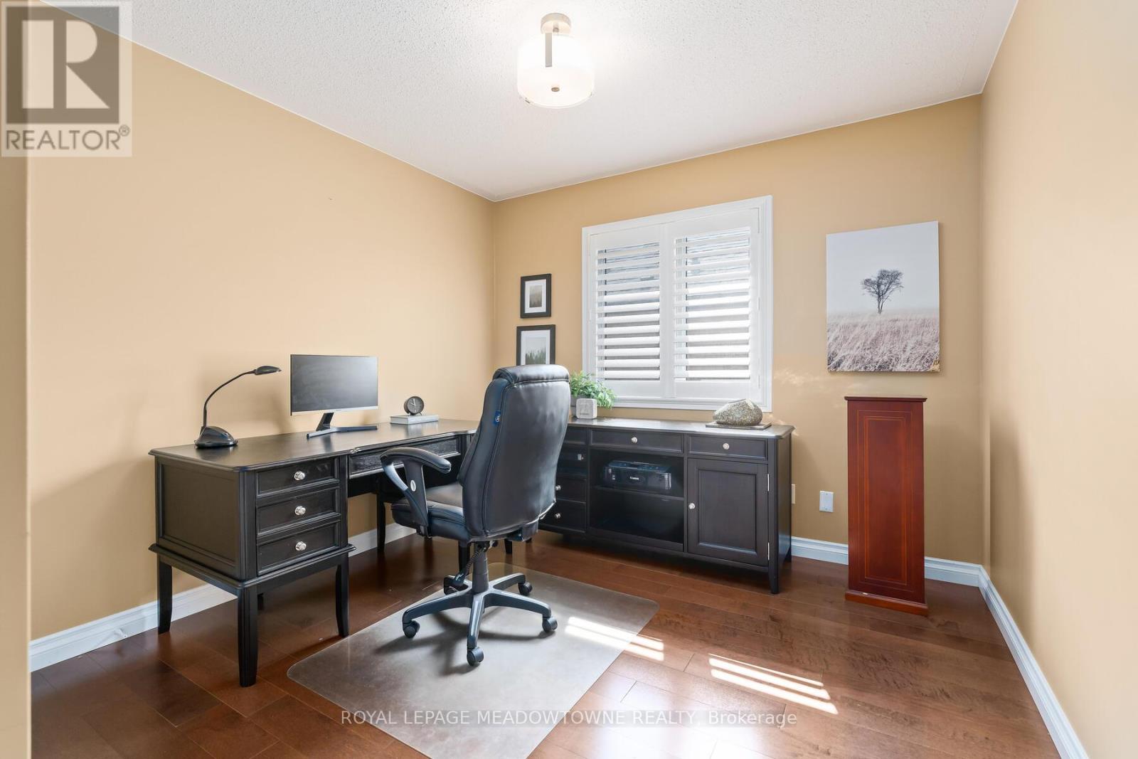 Photo 32 of 95 Standish Street, Halton Hills ON