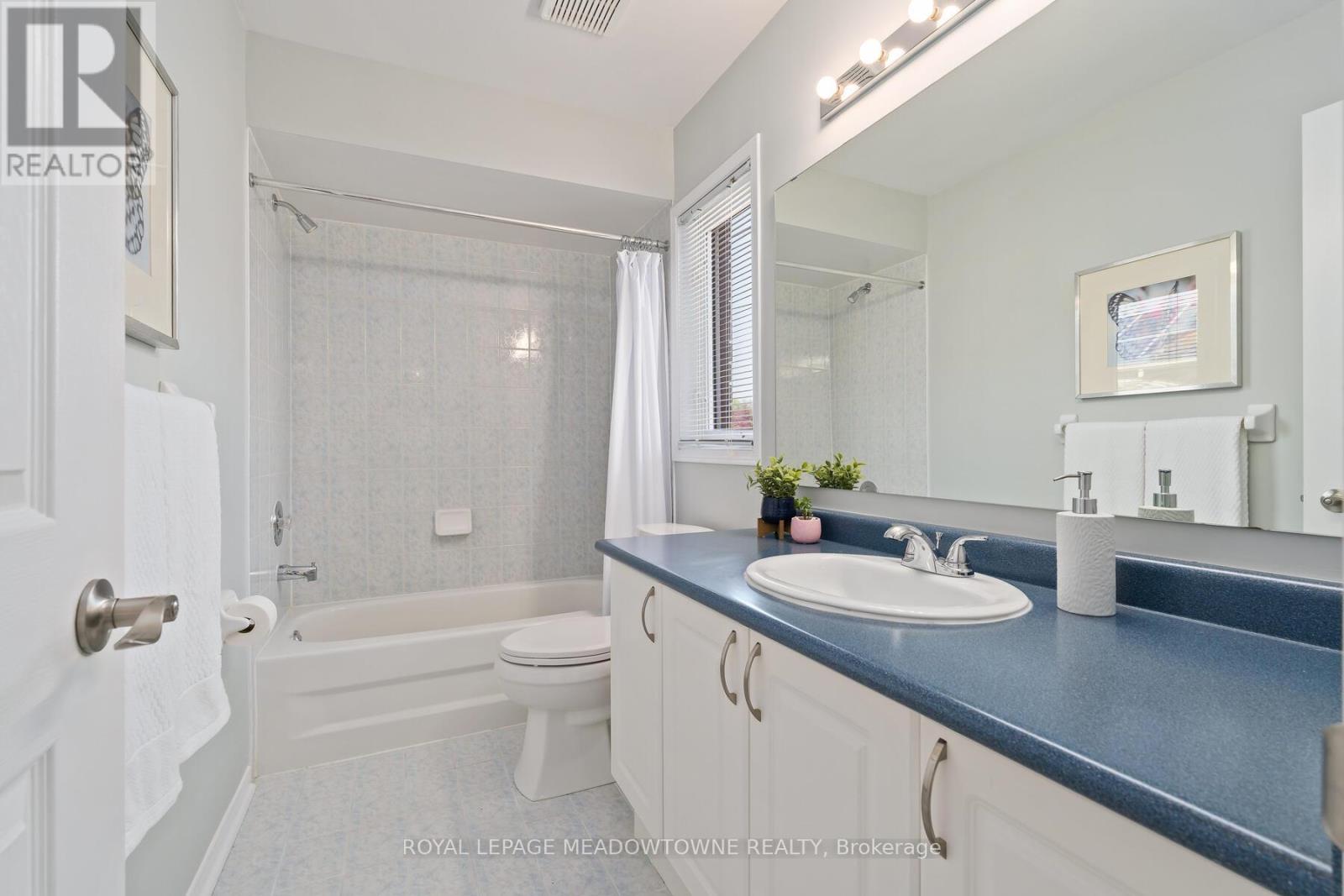 Photo 33 of 95 Standish Street, Halton Hills ON