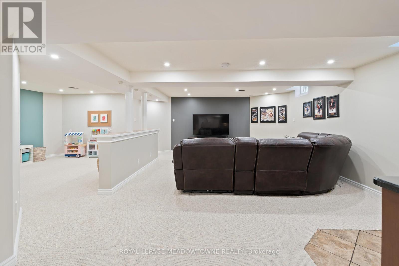 Photo 35 of 95 Standish Street, Halton Hills ON