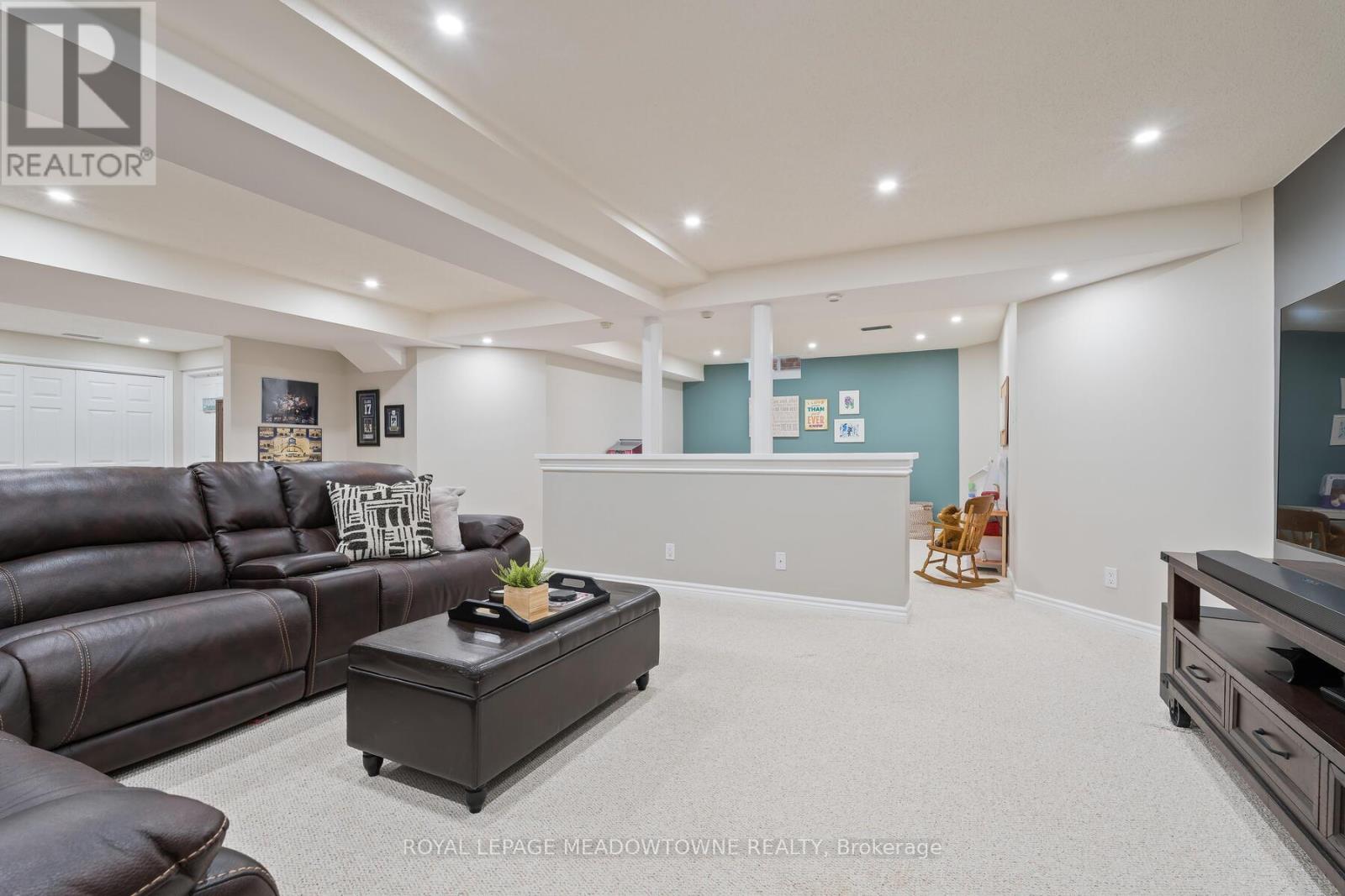 Photo 37 of 95 Standish Street, Halton Hills ON