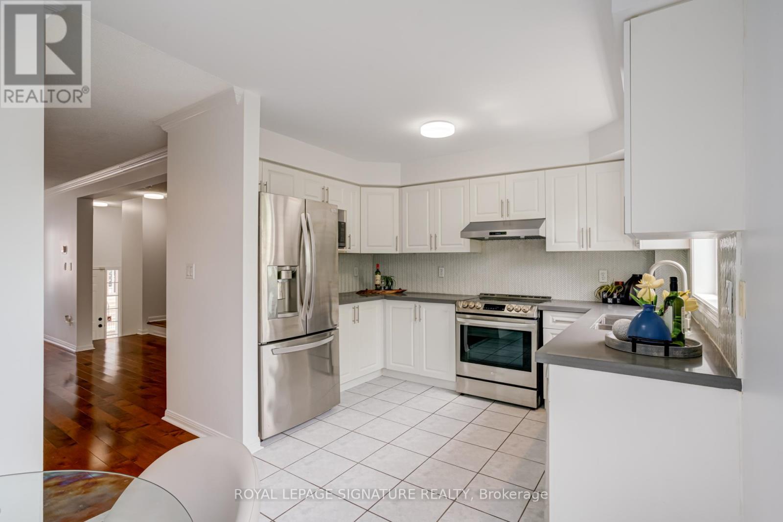 Photo 14 of 49 80 Acorn Place, Mississauga ON
