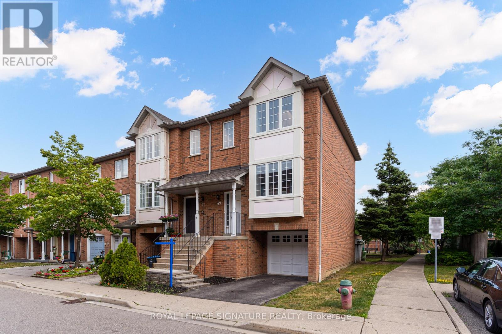 Photo 2 of 49 80 Acorn Place, Mississauga ON