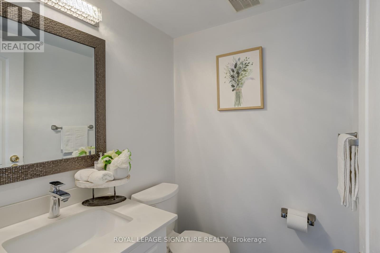 Photo 22 of 49 80 Acorn Place, Mississauga ON