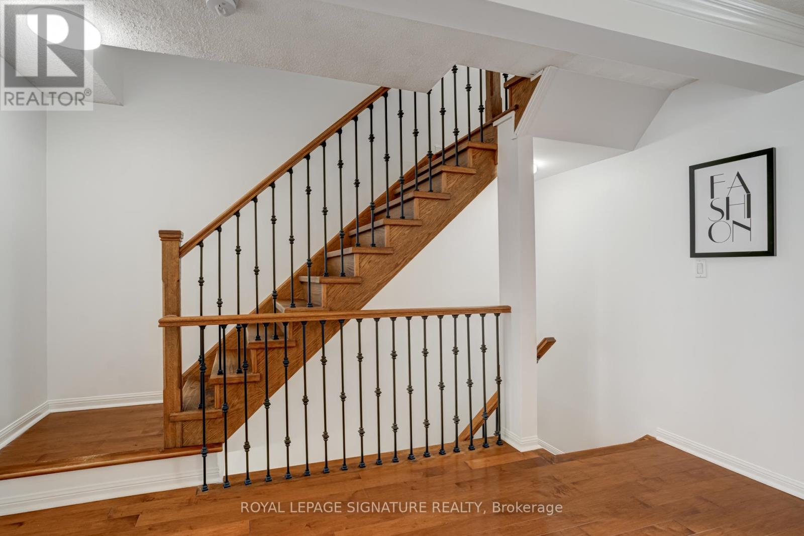Photo 24 of 49 80 Acorn Place, Mississauga ON