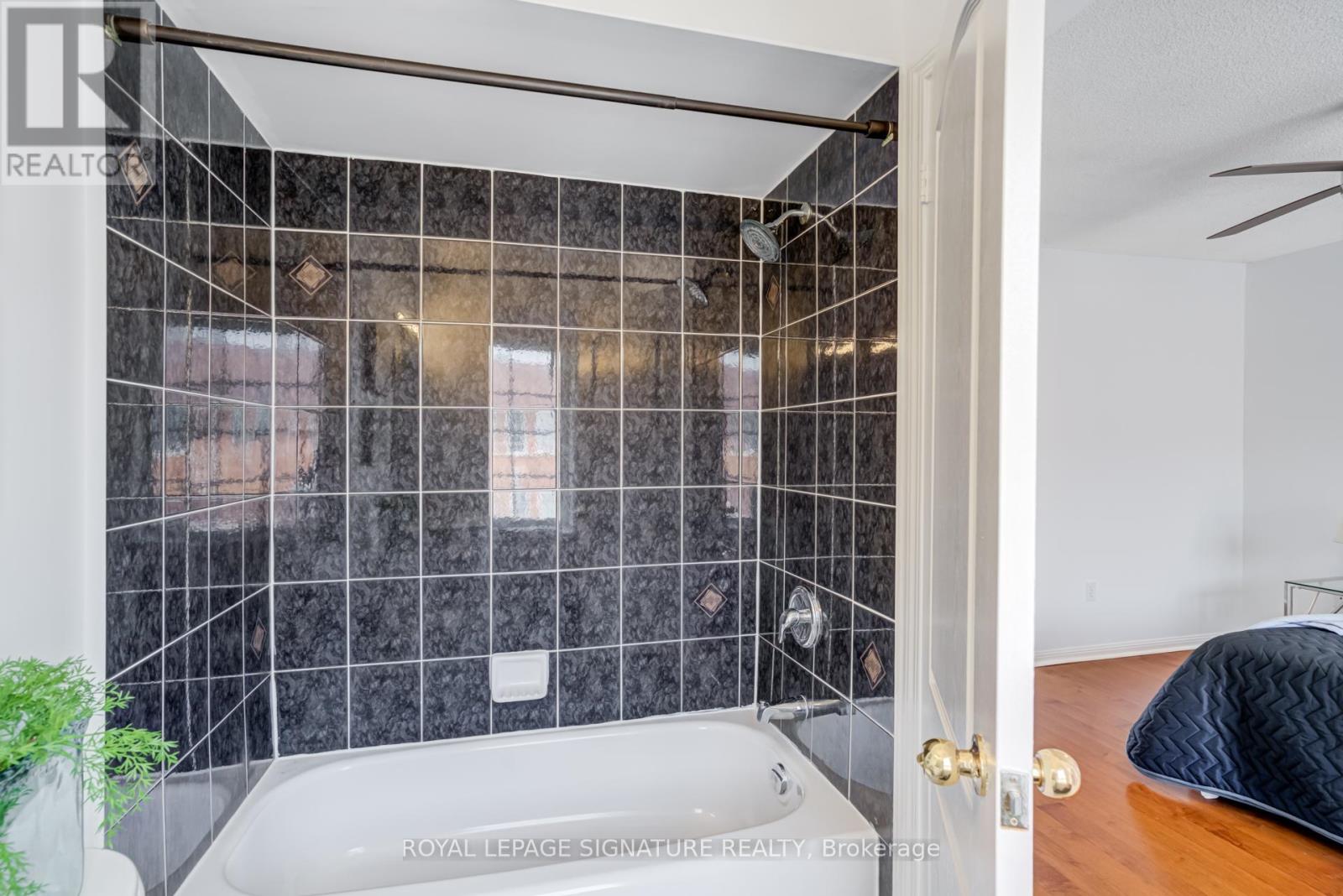 Photo 28 of 49 80 Acorn Place, Mississauga ON
