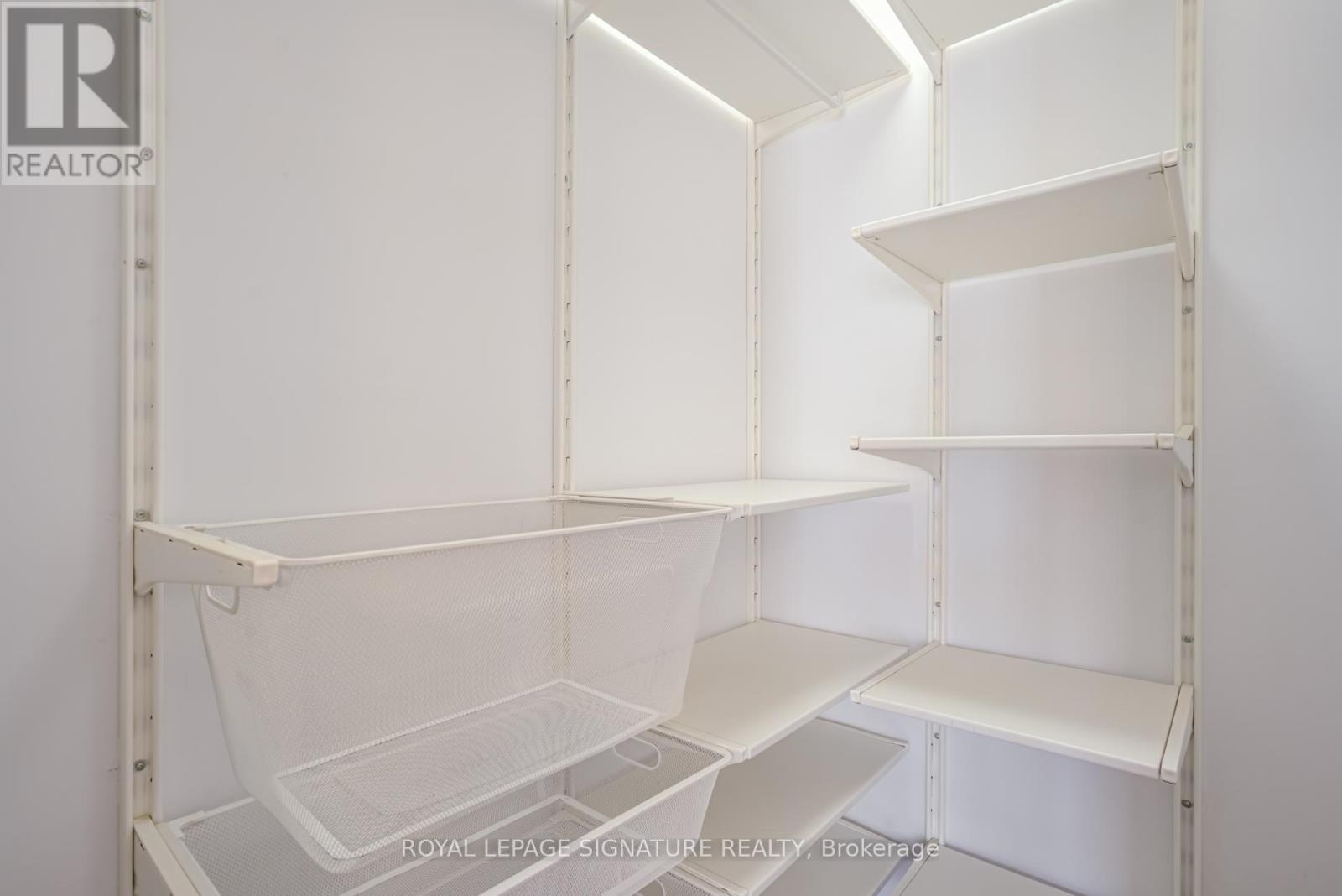 Photo 29 of 49 80 Acorn Place, Mississauga ON