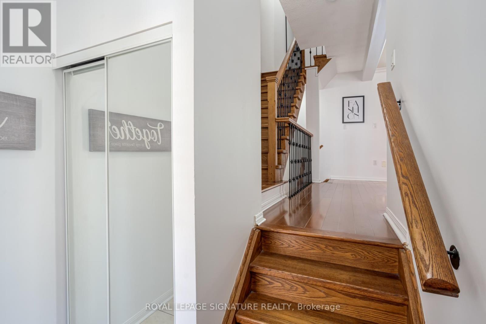 Photo 3 of 49 80 Acorn Place, Mississauga ON