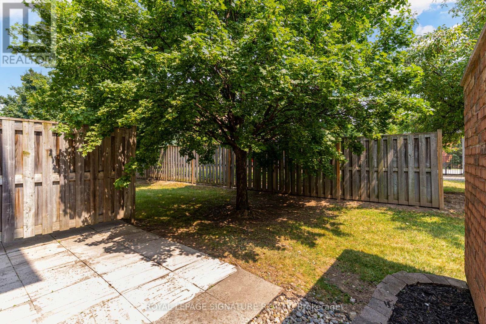 Photo 40 of 49 80 Acorn Place, Mississauga ON