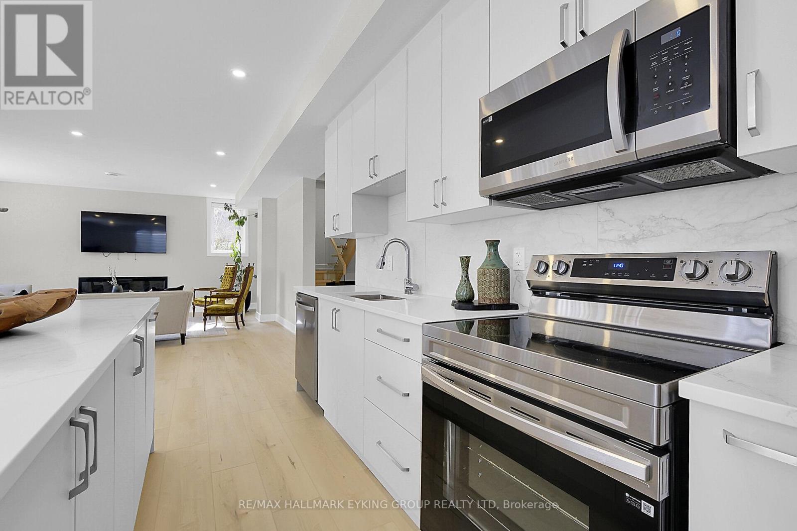 Photo 30 of 623 Rowanwood Avenue, Ottawa ON