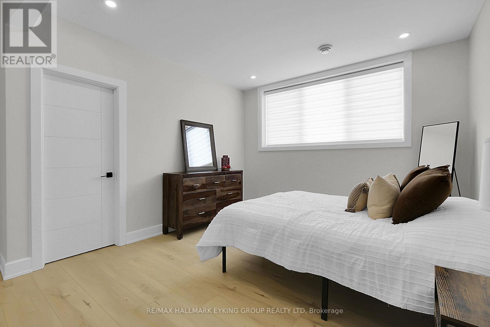 Photo 10 of 623 Rowanwood Avenue, Ottawa ON