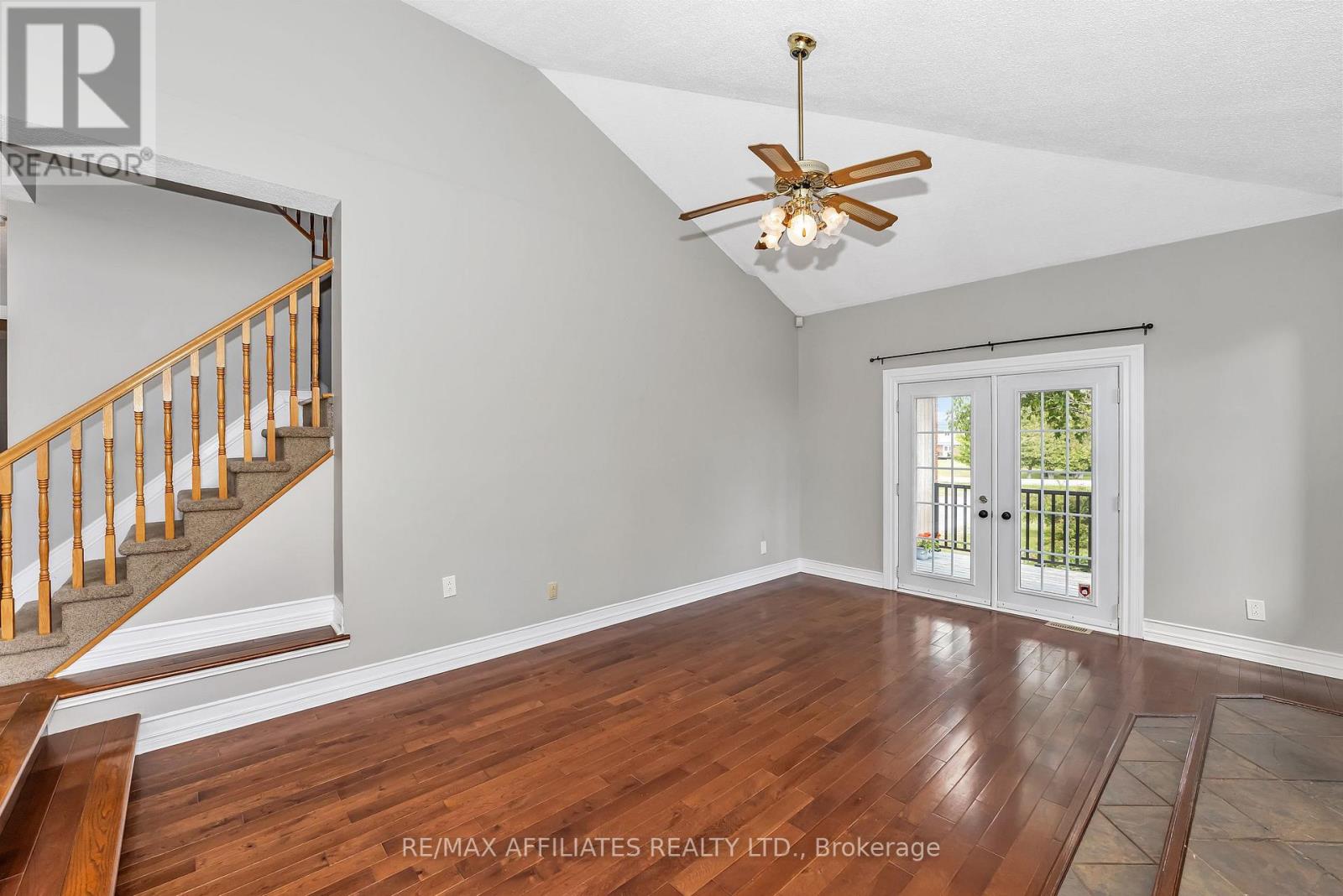 Photo 9 of 101 Carterfarm Crescent, Ottawa ON