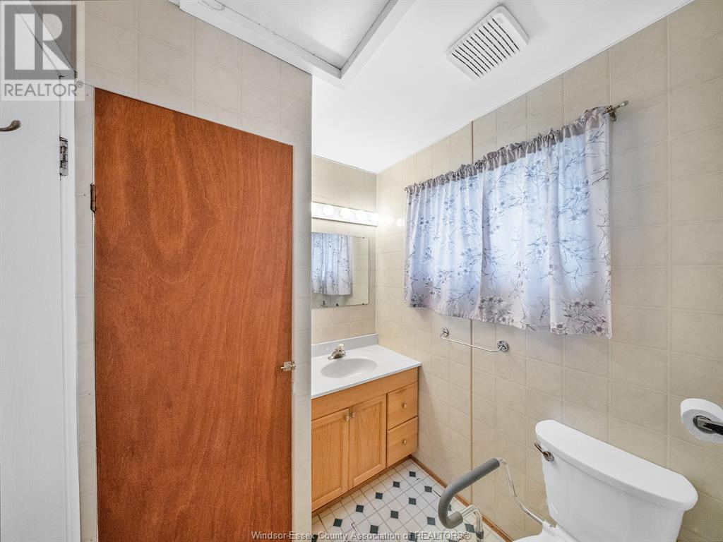 Photo 12 of 1331 Deer Run Road, Leamington ON