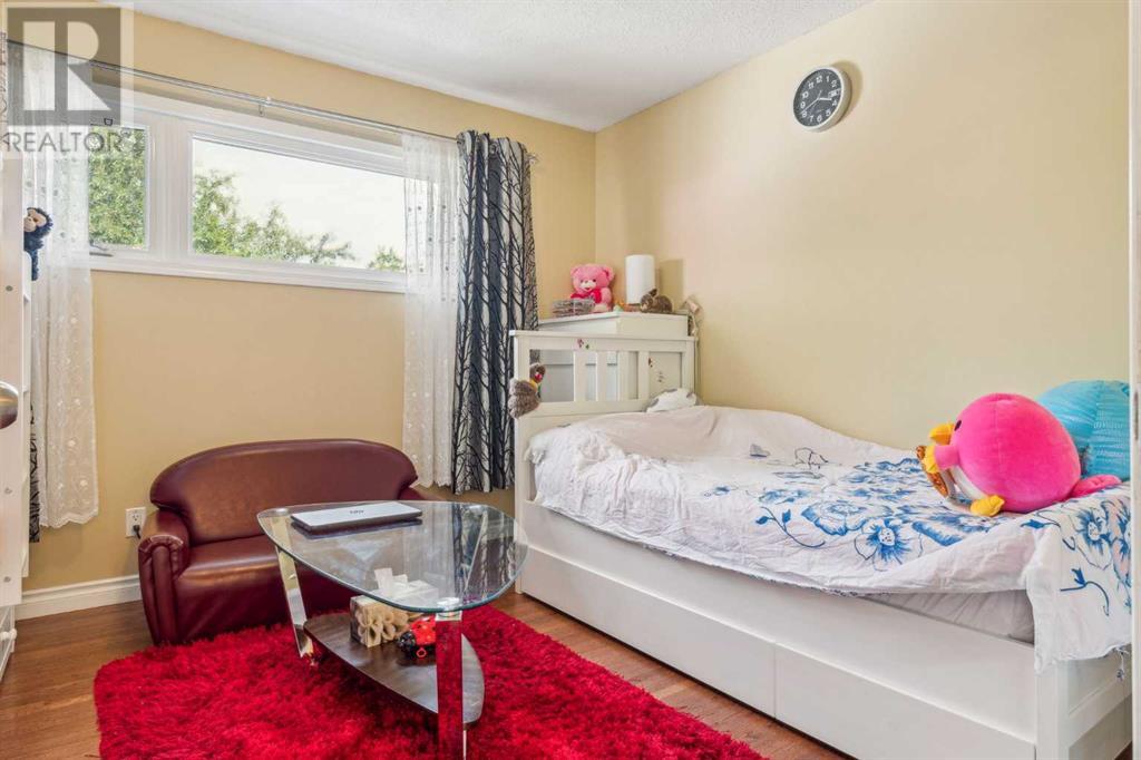 Single Family House Bi-level for Sale in  Haddon Road SW Haysboro Calgary 