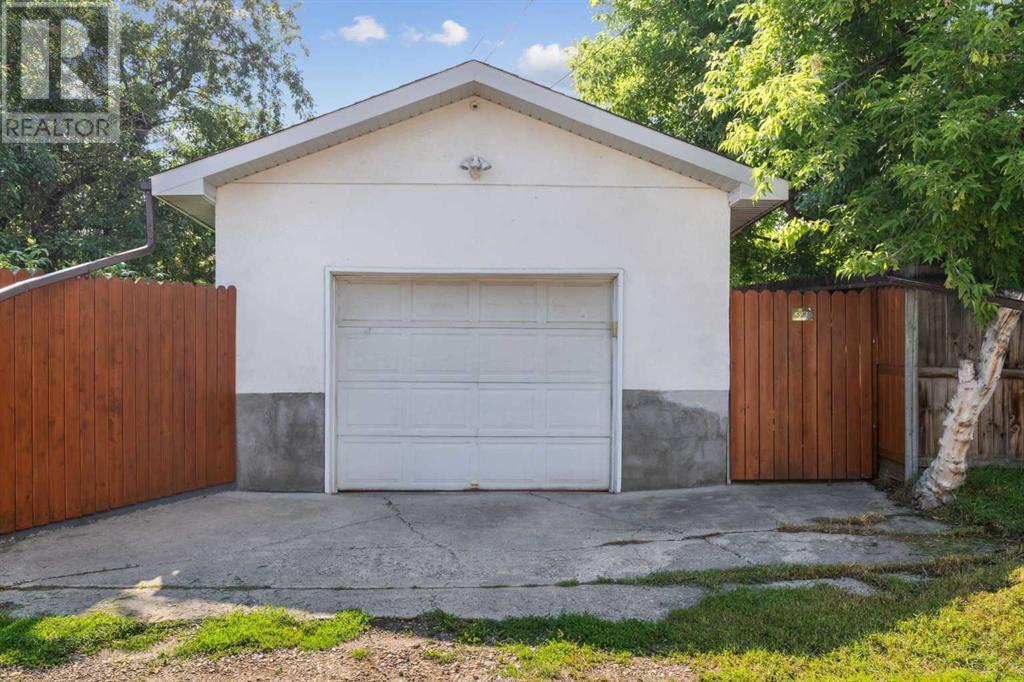 Single Family House Bi-level for Sale in  Haddon Road SW Haysboro Calgary 