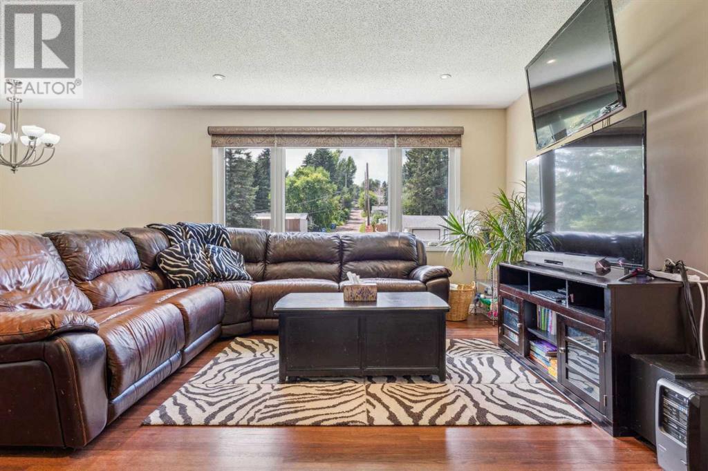 Single Family House Bi-level for Sale in  Haddon Road SW Haysboro Calgary 
