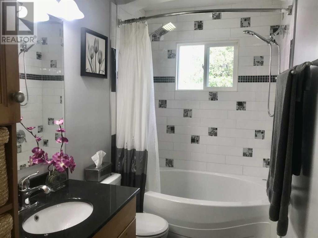 Single Family House Bi-level for Sale in  Haddon Road SW Haysboro Calgary 