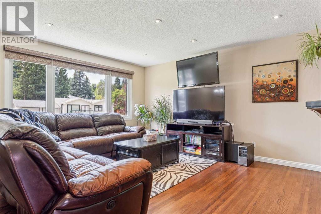 Single Family House Bi-level for Sale in  Haddon Road SW Haysboro Calgary 