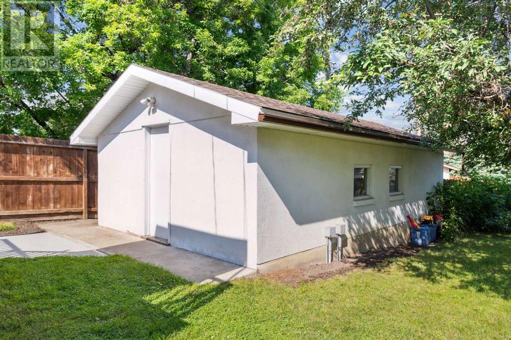 Single Family House Bi-level for Sale in  Haddon Road SW Haysboro Calgary 