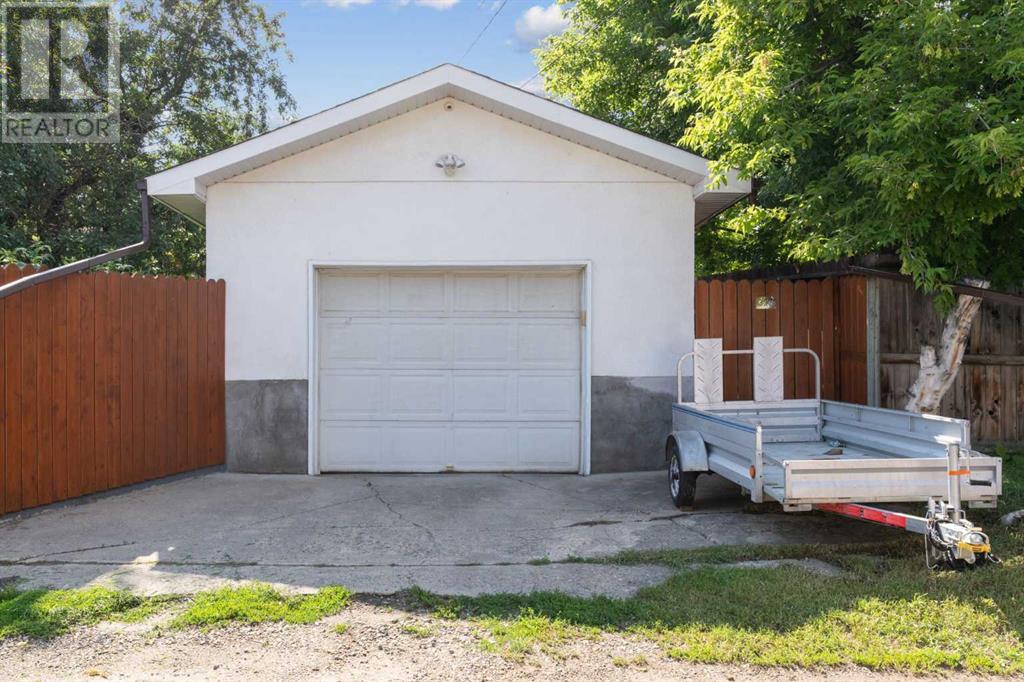 Single Family House Bi-level for Sale in  Haddon Road SW Haysboro Calgary 