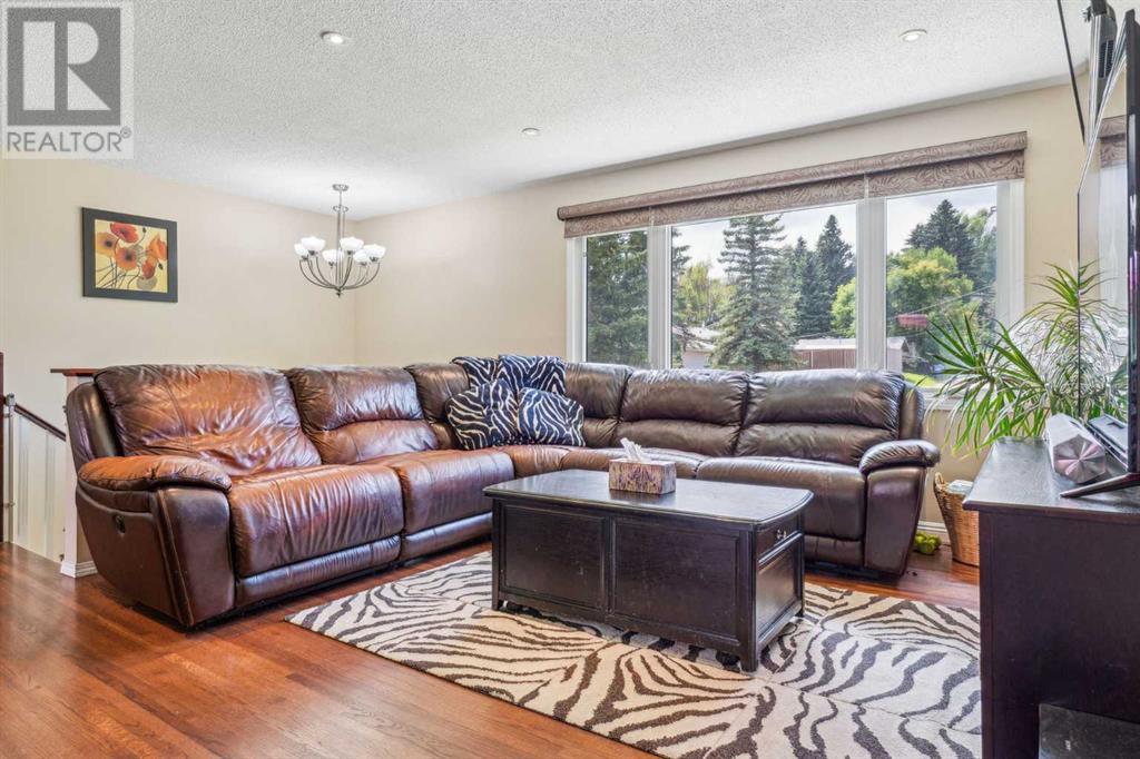 Single Family House Bi-level for Sale in  Haddon Road SW Haysboro Calgary 