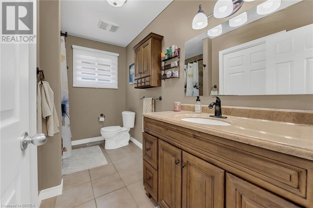 Photo 18 of 24 Ashton Drive, Simcoe ON