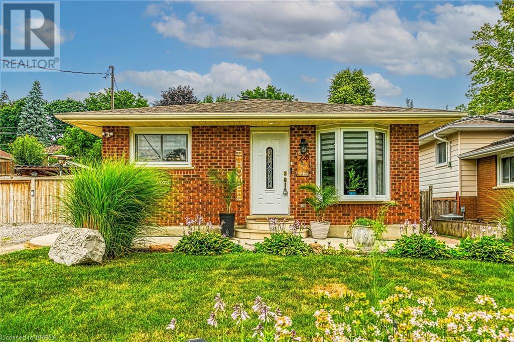 Photo 2 of 24 Ashton Drive, Simcoe ON