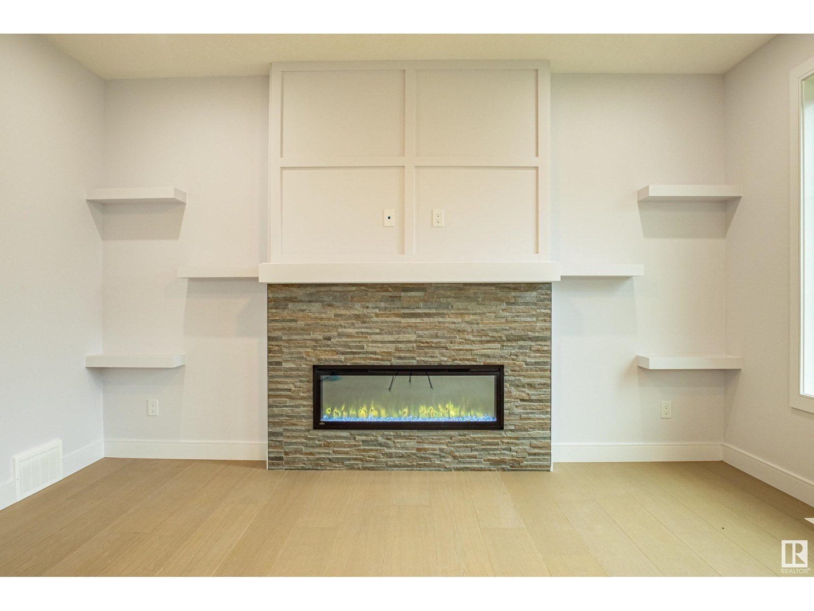 Photo 6 of 205 Fraser Wy Nw Nw, Edmonton AB