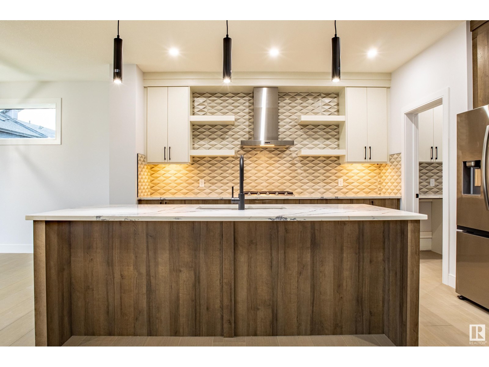 Photo 1 of 205 Fraser Wy Nw Nw, Edmonton AB