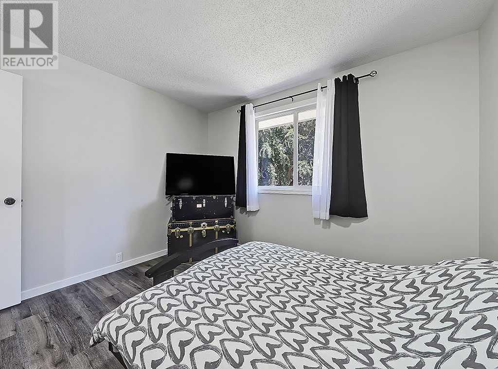 Single Family House Bi-level for Sale in  Lysander Place SE Ogden Calgary 