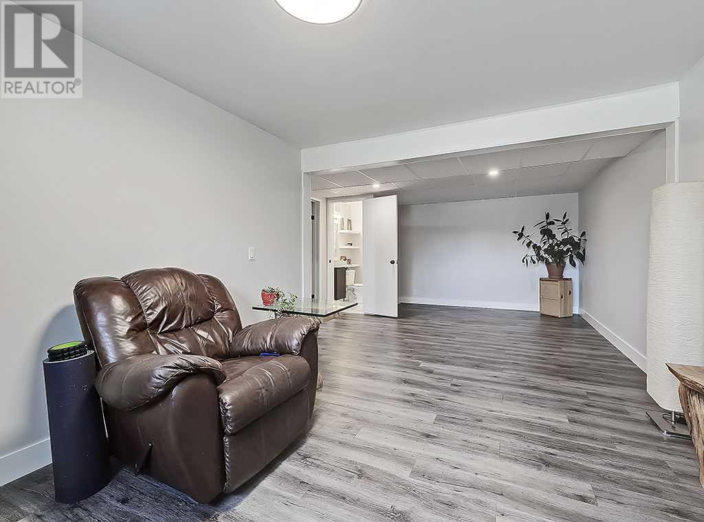 Single Family House Bi-level for Sale in  Lysander Place SE Ogden Calgary 