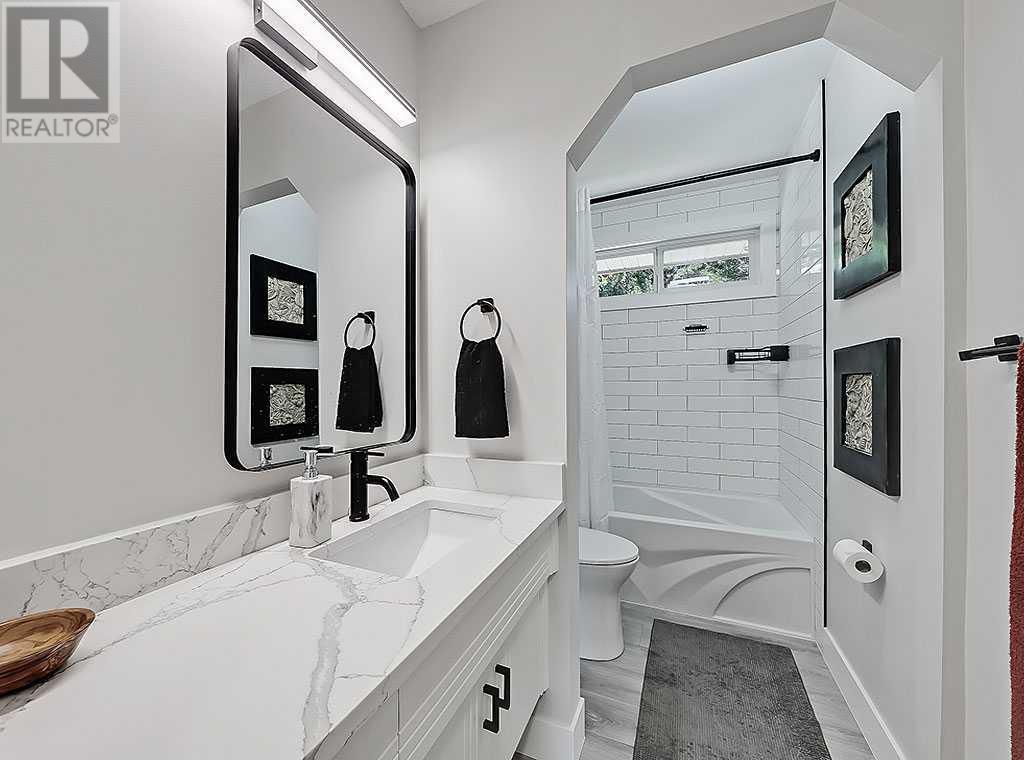 Single Family House Bi-level for Sale in  Lysander Place SE Ogden Calgary 