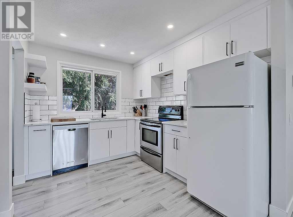 Single Family House Bi-level for Sale in  Lysander Place SE Ogden Calgary 